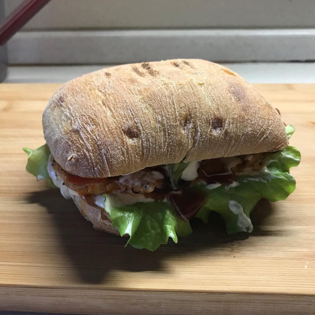 рецепт бутербродов, бутерброд с рыбой, быстрая пицца, горячие бутерброды, вкусные бутерброды