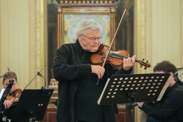 Известный скрипач и дирижёр Сергей Стадлер умер на борту самолёта