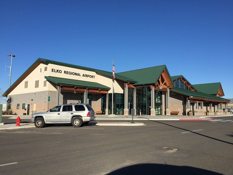 «Отец года» убил 11-летнего сына в туалете аэропорта