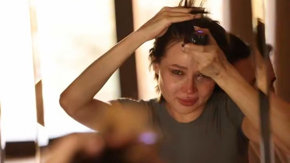 Лерчек побрилась налысо из-за выпадения волос после химиотерапии