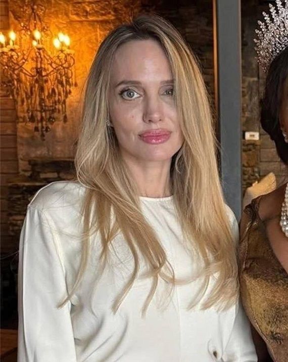 Анджелина Джоли