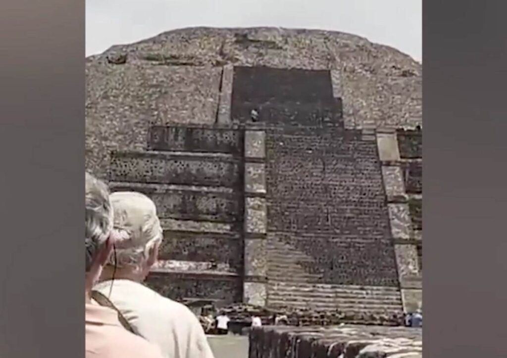 Российский турист получил ранение при стрельбе возле пирамид в Мексике

