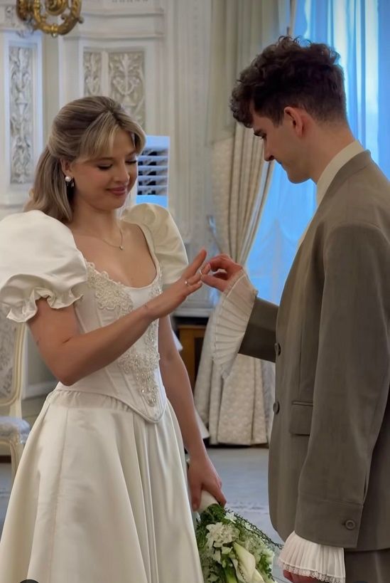 Аня Покров и Артур Бабич поженились в Петербурге