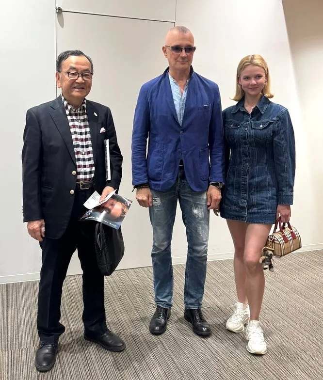 Егор Бероев впервые вышел в свет с 21-летней женой