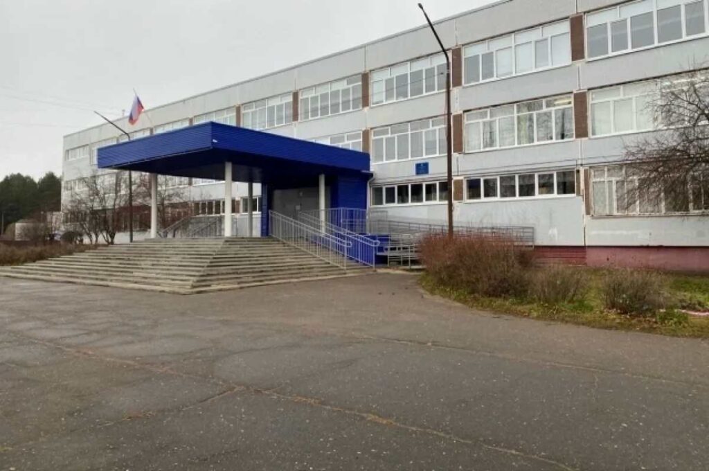 Девятиклассник напал с ножом на учителя в Пермском крае