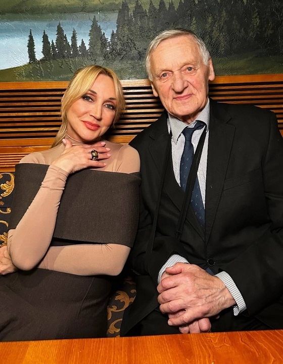 Кристина Орбакайте показала фото с отцом в его день рождения