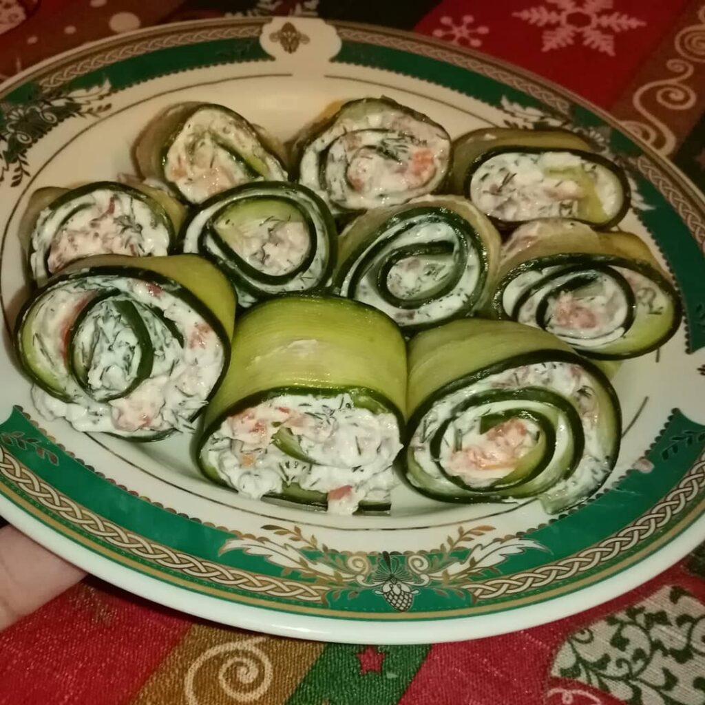 рецепты с огурцами, рецепт огурцов, салат с огурцами, рулет с огурцами, суп с огурцами, холодный суп