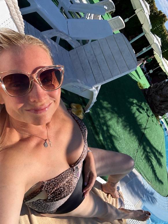 Светлана Пермякова поделилась новым снимком в купальнике