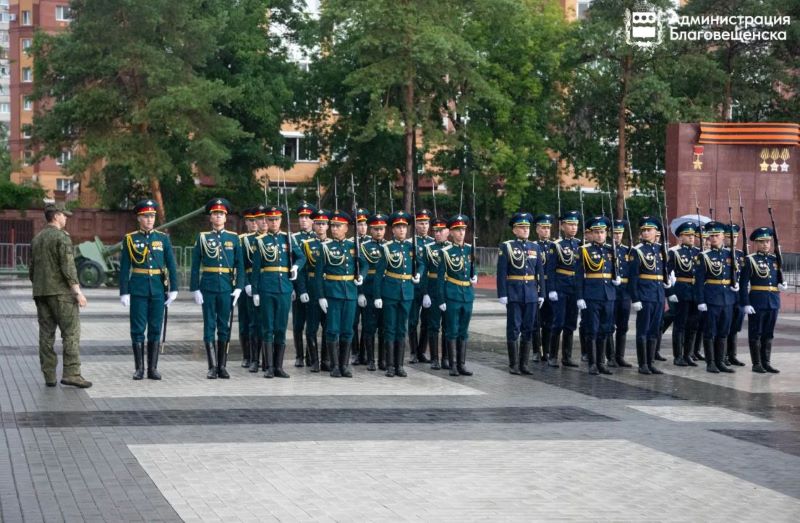 возложили