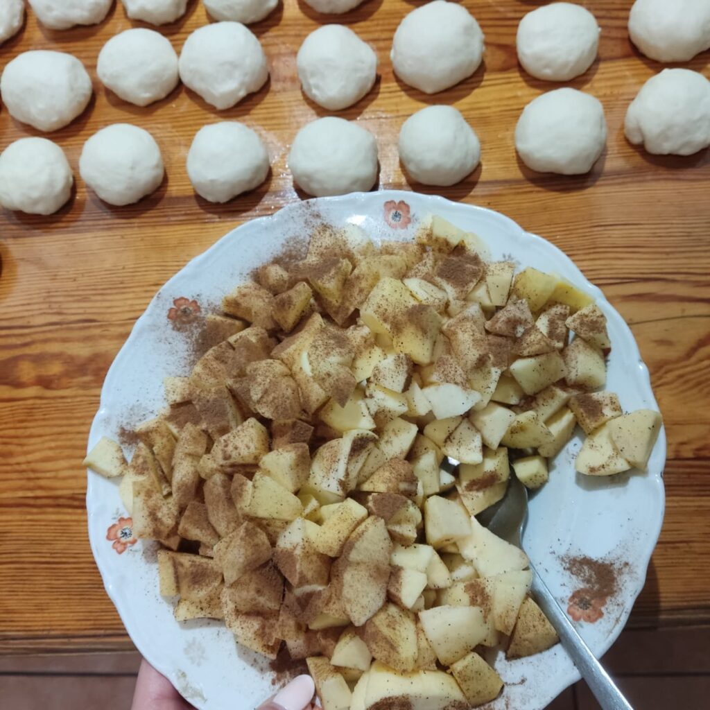 рецепт пирожков, тесто для пирожков, дрожжевые пирожки, пирожки с картошкой, жареные пирожки, пирожки с яблоком, сосиски в тесте