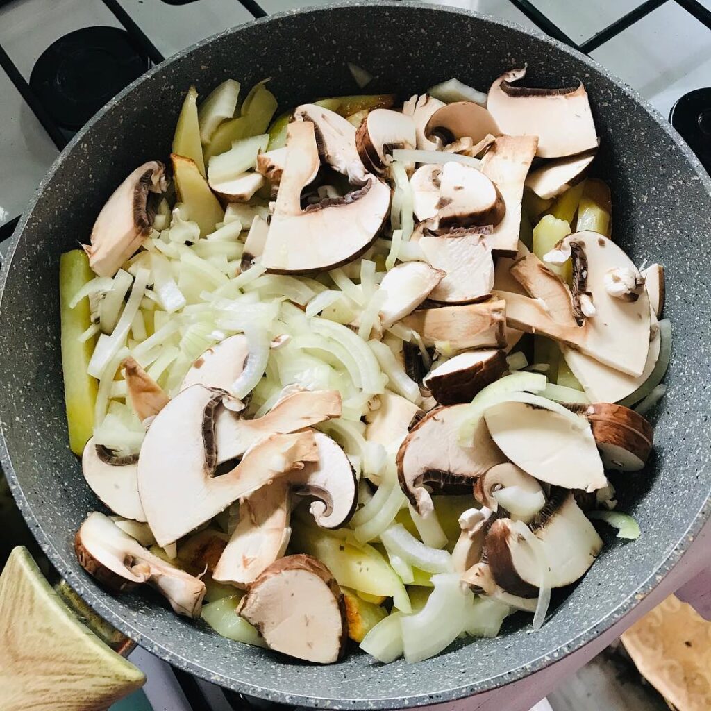 рецепты с картошкой, жареная картошка, картошка с грибами, картошка с курицей, картофель айдахо, рецепт картошки
