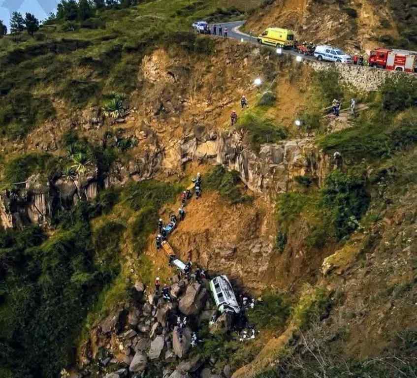 При падении автобуса в ущелье в Кабо-Верде погибли 25 детей