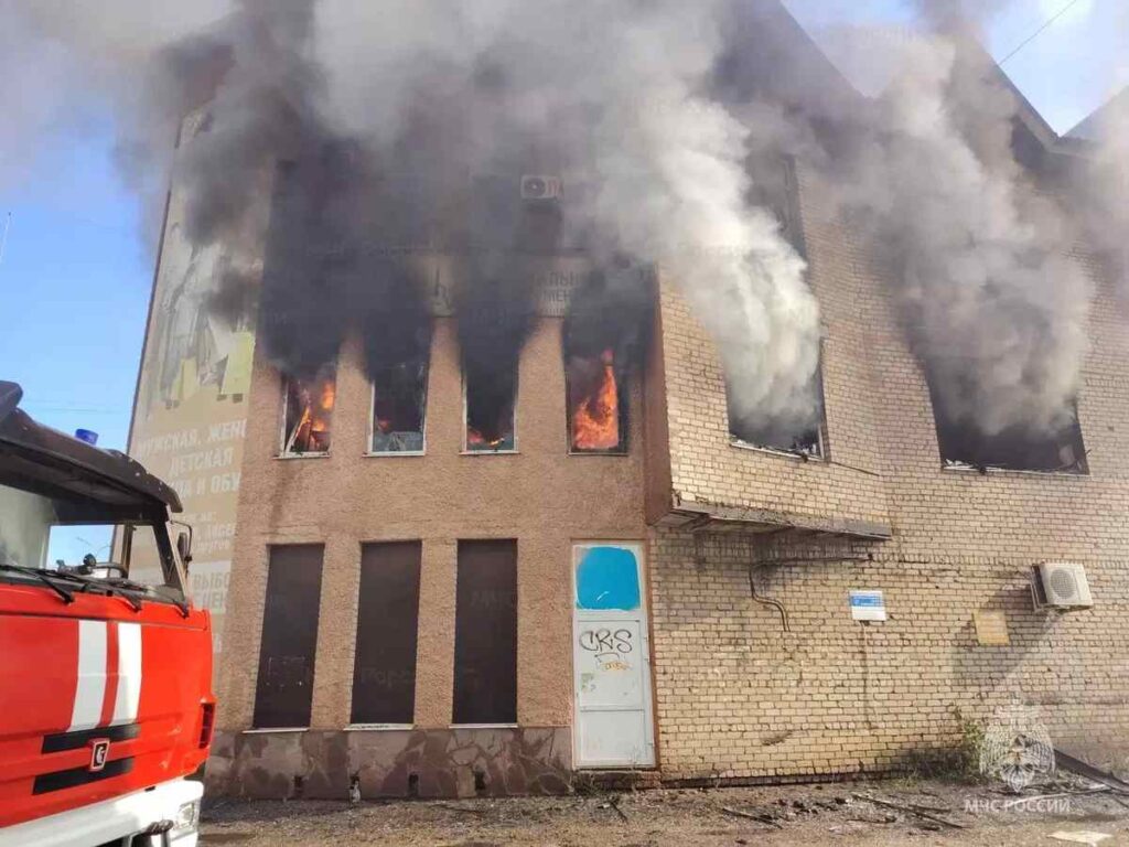 Три сестры погибли при пожаре в торговом центре в Башкирии