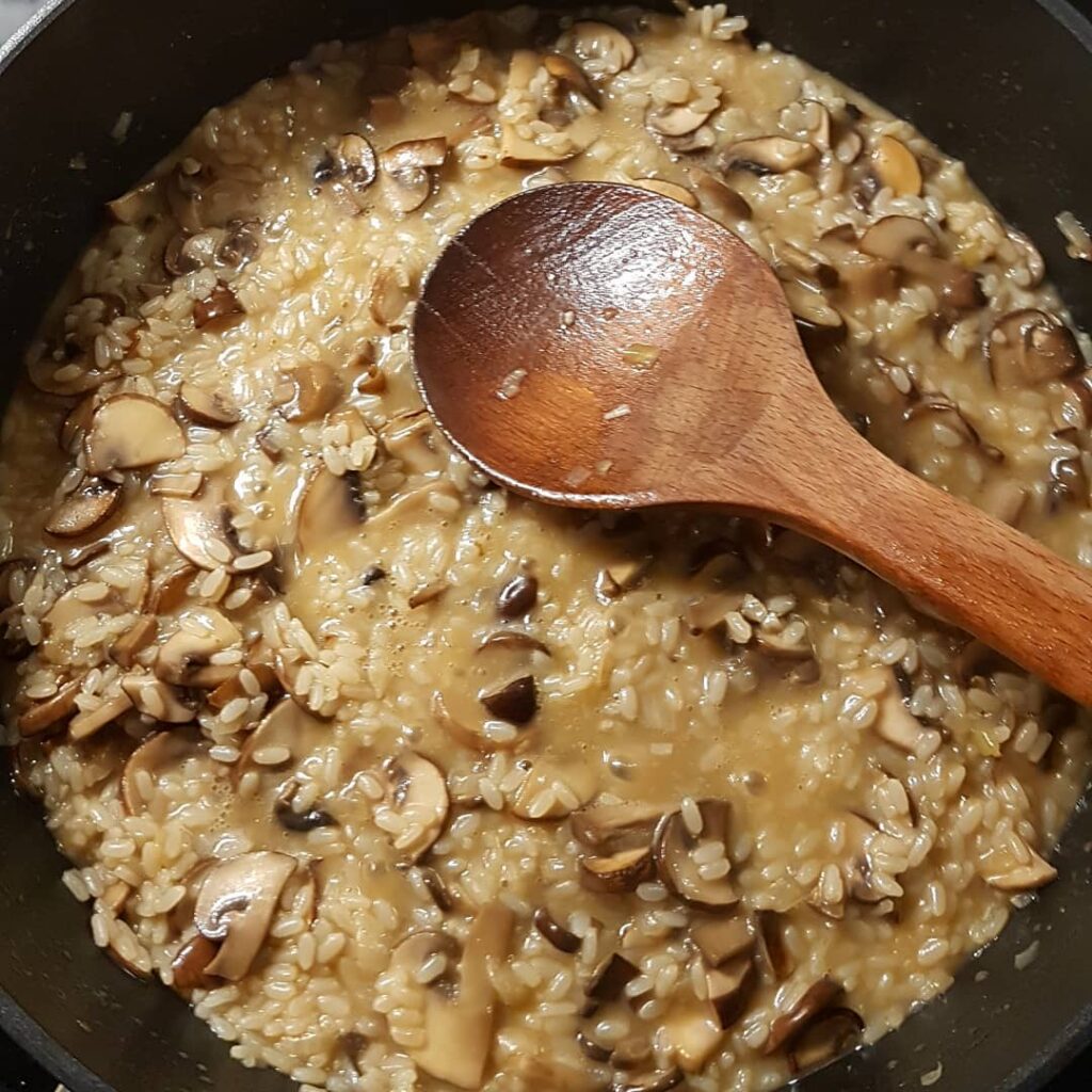 рецепты с грибами, маринованные грибы, маринованные шампиньоны, салат с курицей, салат с курицей и грибами, ризотто с грибами, салат лесная поляна, салат грибная поляна